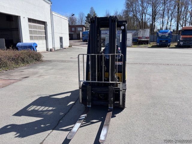 Schmalgangstapler YALE GLP 16 VX E2175