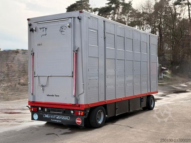 Pferdeanhänger MENKE-JANZEN 3.Stock mit Aggregat Tränke Durchladetüren