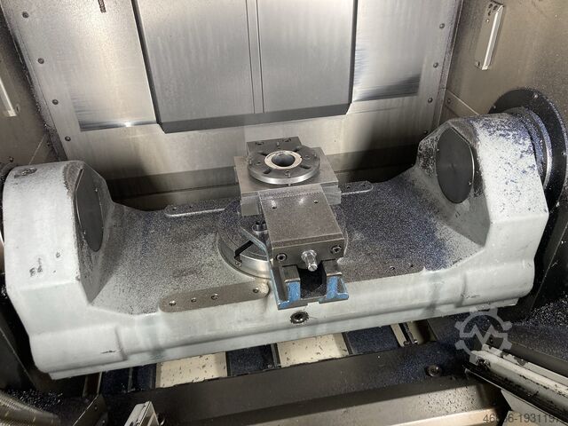5-axis machining center with additional magazine HERMLE C20 U