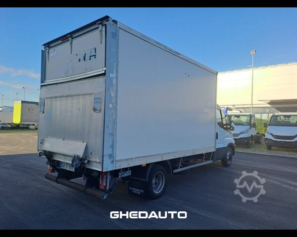 Minibus IVECO 35C16 CON SPONDA CARICATRICE POSTERIORE