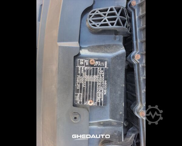 Minibus IVECO 35C16 CON SPONDA CARICATRICE POSTERIORE