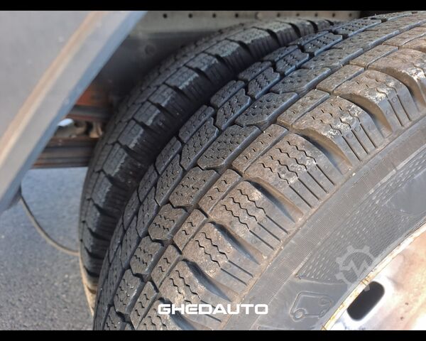 Minibus IVECO 35C16 CON SPONDA CARICATRICE POSTERIORE