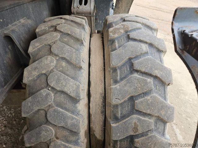 Mobilbagger LIEBHERR A 904-2 C Litronic mit fahrbarer Kabine, Klima