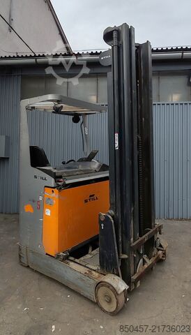 Reach Trucks Still FMX 14