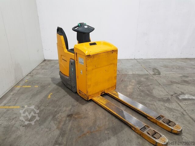Electric Pallet Trucks Jungheinrich ERE225 1400mm/ 465ah/ 4pc in stock