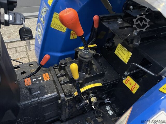Solis 16 mini tractor NEW 5-year WARRANTY, with optional turf tires SOLIS 16 minitractor NIEUW 5 jaar GARANTIE optie gazonbaden