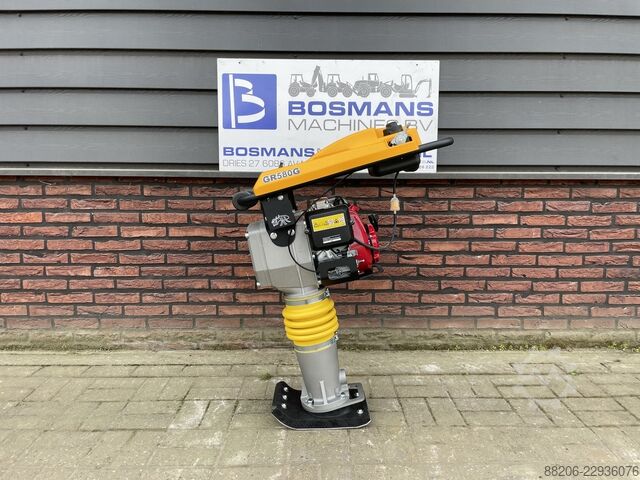 Giant GR580 G vibrating tamper NEW GIANT GR580 G trilstamper NIEUW