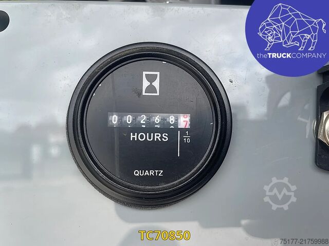 Lifting platform Renault Master 145.35 Nacelle