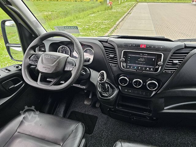 Loading platform IVECO DAILY 35C14  Open-Laadbak