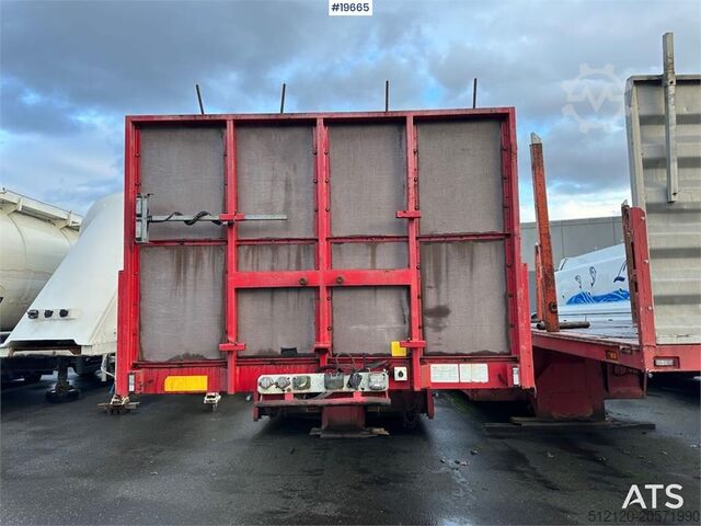 Broshuis 3 AUD-44 lowbed trailer. Broshuis 3 AUD-44 lowbed trailer.