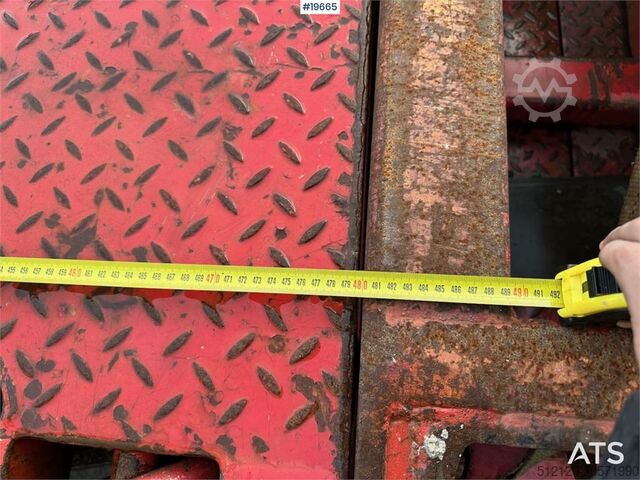 Broshuis 3 AUD-44 lowbed trailer. Broshuis 3 AUD-44 lowbed trailer.