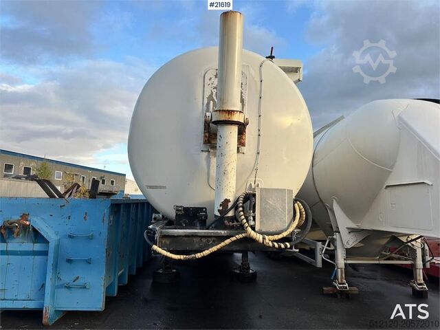 Tank Spitzer silo trailer, 3-axle bulk trailer.