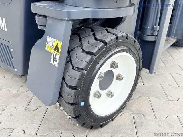 4-way forklift Combilift C3000CB GAS TRIPLEX 4900 POSITIONER TOP1