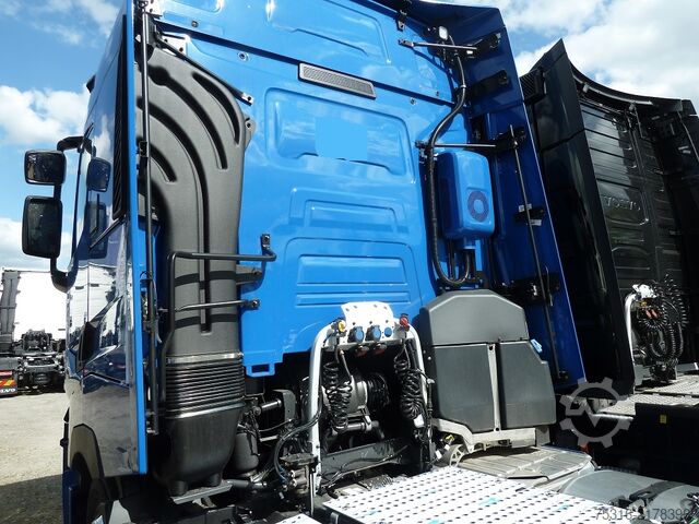 Standard tractor unit Renault 480 MEGA