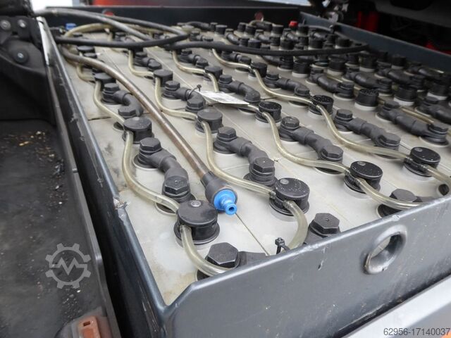 Electric 4-wheel forklift Linde E30HL-01/600