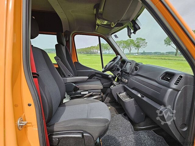 High-roof van RENAULT MASTER 2.3 Dubbellucht !