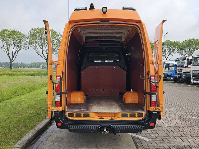 High-roof van RENAULT MASTER 2.3 Dubbellucht !