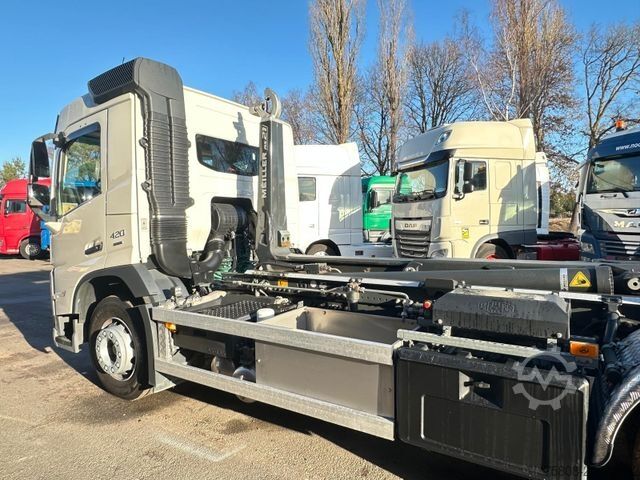 Roll-off tipper truck VOLVO FM420 6x4 Abroller Meiller RS21.65 AHK Lift