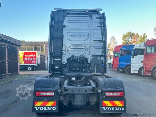 Standard tractor unit VOLVO FH460 Globetrotter XL I Park ACC 2 Tanks Leder