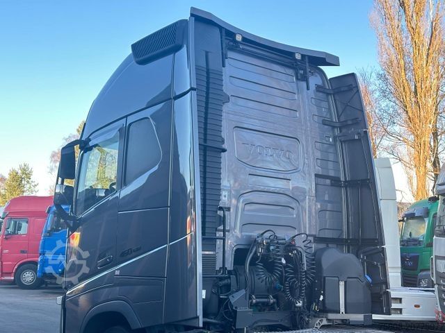 Standard tractor unit VOLVO FH460 Globetrotter XL I Park ACC 2 Tanks Leder