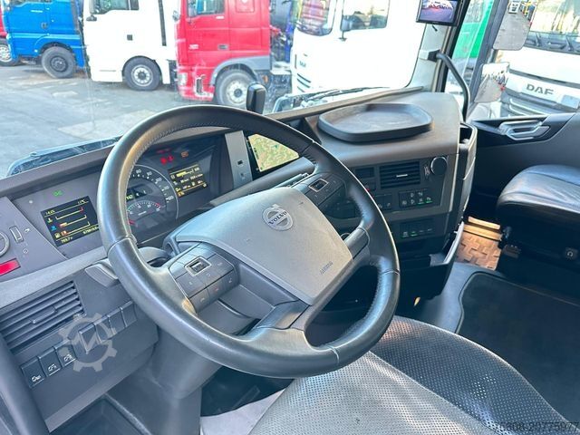 Standard tractor unit VOLVO FH460 Globetrotter XL I Park ACC 2 Tanks Leder