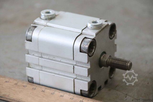Kompaktzylinder Festo ADVU-40-20-A-P-A