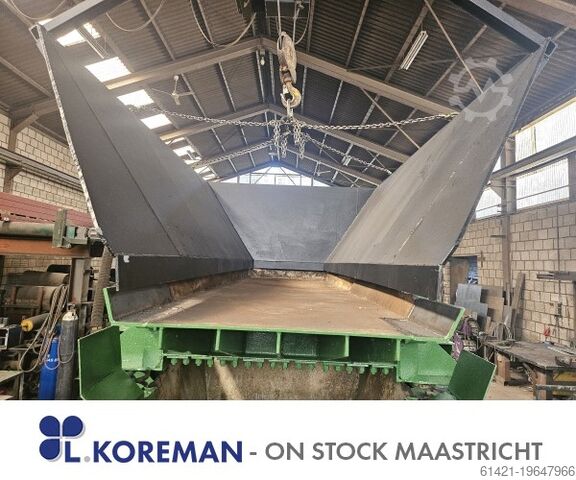 Metso Hopper with Vibrating Chute