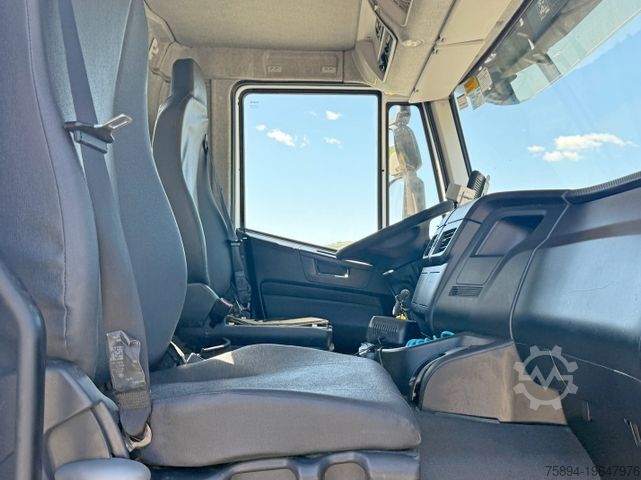 Tipper truck IVECO TRAKKER 450 * FASSI F215A.0.22 + FUNK / 8x4 *TOP