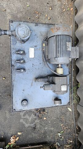 Kurbelwellenschleifmaschine Sledum RG-270
