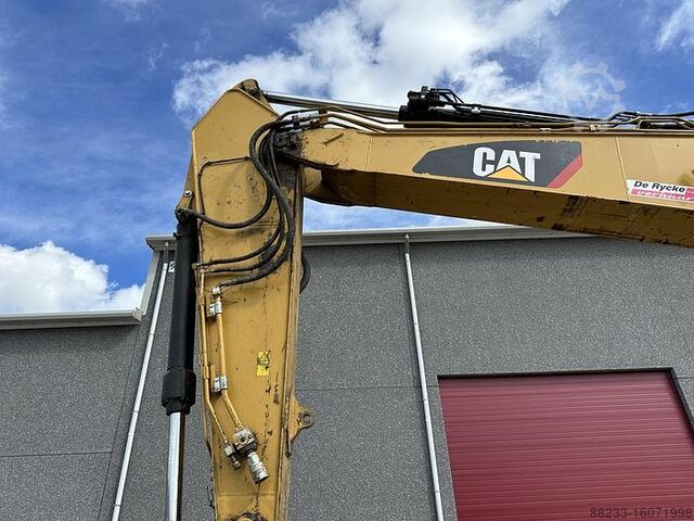 Crawler excavator Caterpillar 335FL