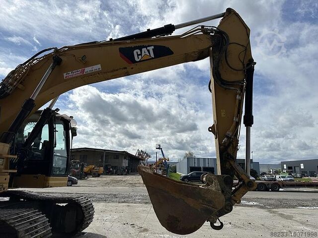 Raupenbagger Caterpillar 335FL
