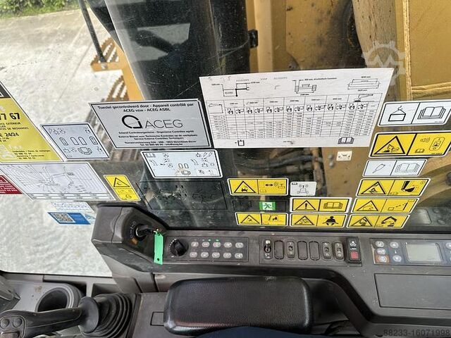 Raupenbagger Caterpillar 335FL