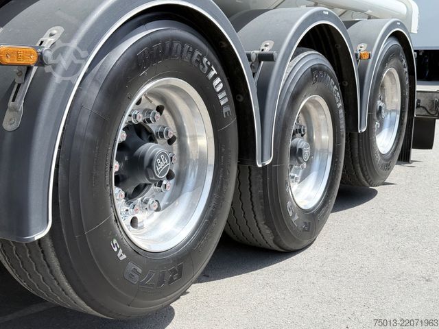 Tanker semitrailer KÄSSBOHRER V2A 28 cbm, APOLLO-Pumpe, Leer nur 5,5 to.