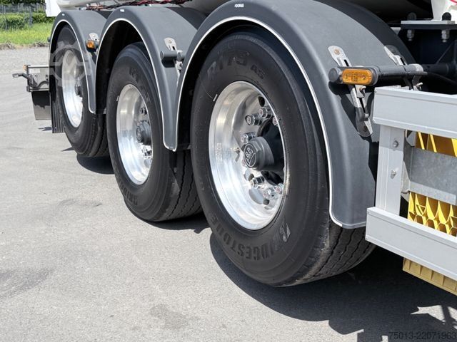 Tanker semitrailer KÄSSBOHRER V2A 28 cbm, APOLLO-Pumpe, Leer nur 5,5 to.