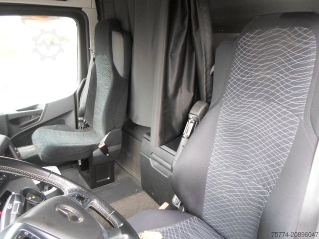 Standard tractor unit MERCEDES-BENZ 3363 LS/ Arocs/ Schmitz Stahlmulde