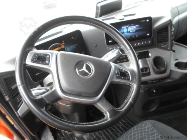 Standard tractor unit MERCEDES-BENZ 3363 LS/ Arocs/ Schmitz Stahlmulde