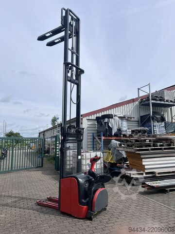 Ride-on stacker Linde L14AP