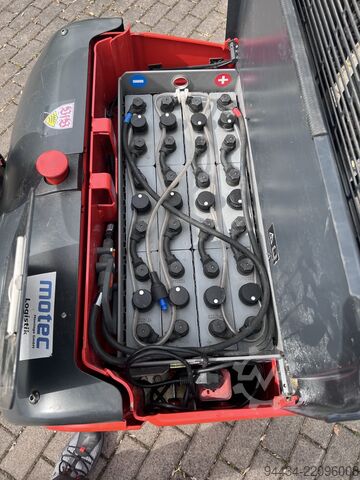 Ride-on stacker Linde L14AP