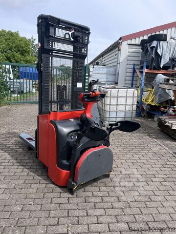 Ride-on stacker Linde L14AP