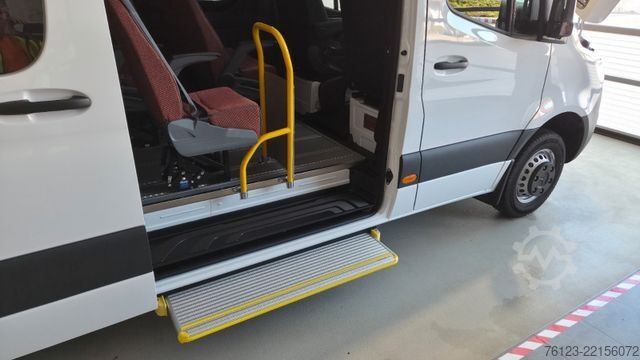 Kleinbus MERCEDES-BENZ 8 Sprinter Lord Light 22 Sitzer Vorlauffahrzeug