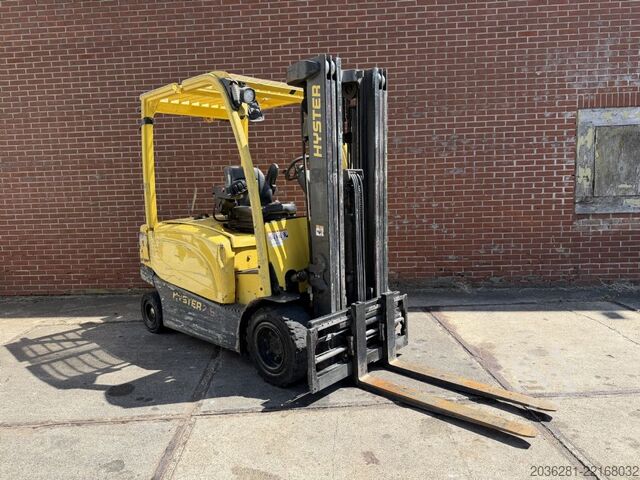 Electric 4-wheel forklift Hyster J2.5XN