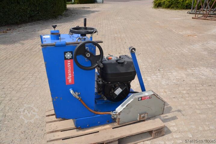 Construction equipment  Fastverdini ND Floor Saw  asphalt & concrete diese