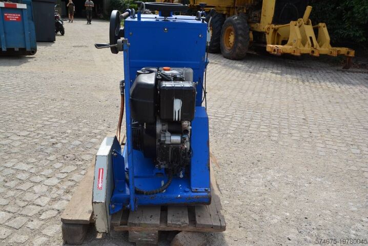 Construction equipment  Fastverdini ND Floor Saw  asphalt & concrete diese