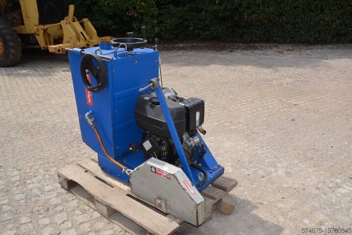 Construction equipment  Fastverdini ND Floor Saw  asphalt & concrete diese