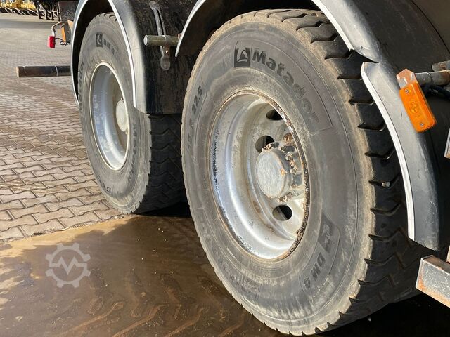 Tipper with crane Renault Kerax 420