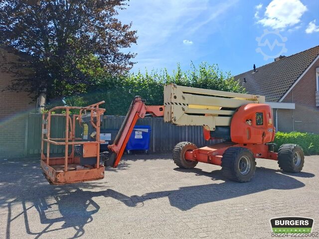Articulated boom lift JLG 450AJ