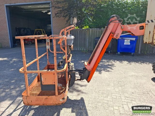 Articulated boom lift JLG 450AJ