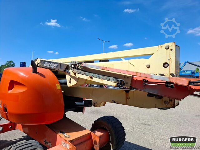 Articulated boom lift JLG 450AJ