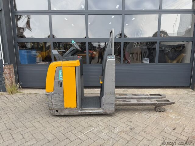 Fahrerstandstapler Jungheinrich ECE220