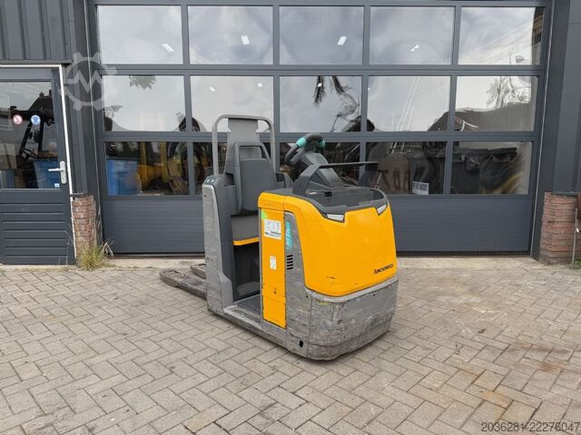 Fahrerstandstapler Jungheinrich ECE220